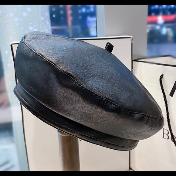 New Minimalist Vegan Leather beret painters hat with adjustable strap inside - Picture 4 of 9